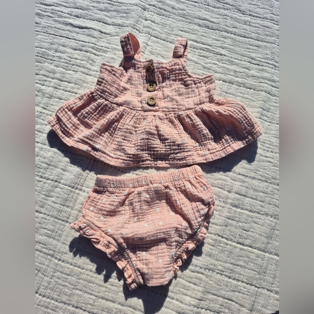 100% Cotton Double Weave 12 M Baby Outfit Peach With White Dots
